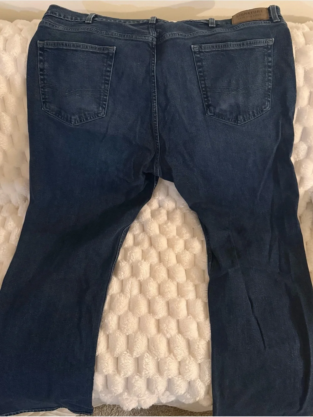 Levi's Signature Relaxed Dark Blue Denim Jeans with Tan Stitching